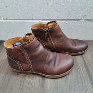 Comfortiva Align Leather Weatherproof Ankle Boots Women's Size 8W Brown Zip Side